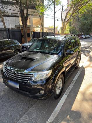 TOYOTA HILUX SW4 3.0 SRV 4X4 7 LUGARES 16V TURBO INTERCOOLER DIESEL 4P AUTOMÁTICO TOYOTA HILUX SW4 3.0 SRV 4X4 7 LUGARES 16V TURBO INTERCOOLER DIESEL 4P AUTOMÁTICO